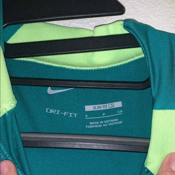 Like New Nike Women's Teal and Lime Green Athletic Top - Picture 8 of 8